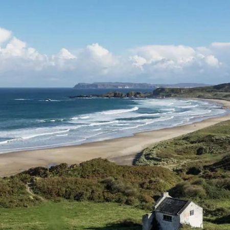 Mcconaghys Glenside Farmhouse Whitepark Bay 발린토이 외부 사진