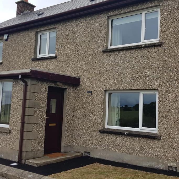 Mcconaghys Glenside Farmhouse Whitepark Bay 발린토이 외부 사진