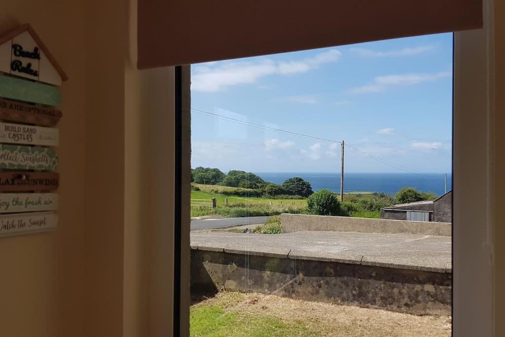 Mcconaghys Glenside Farmhouse Whitepark Bay 발린토이 외부 사진